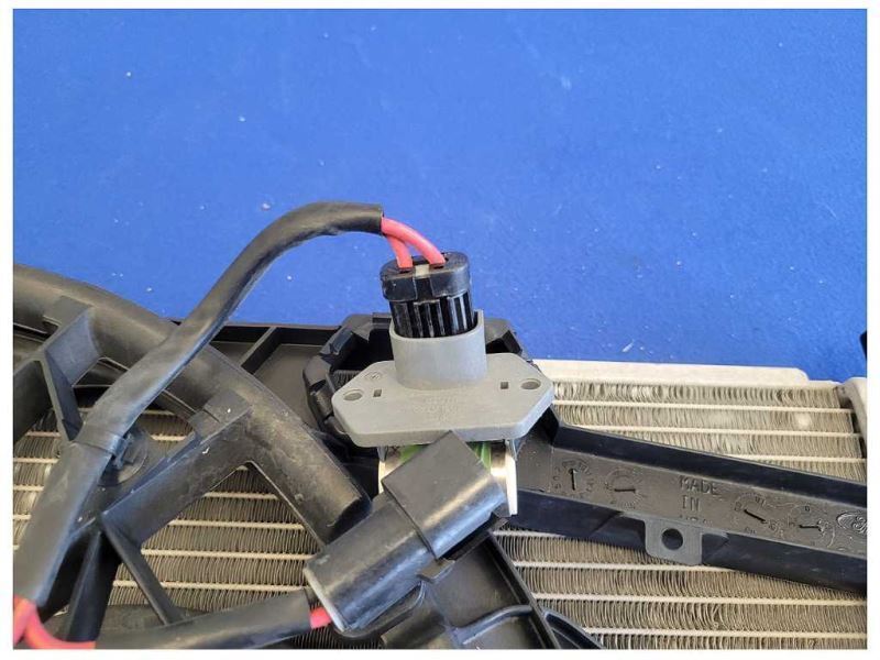 1999-2004 Ford Mustang GT 4.6L Coupe Front Radiator Fan M\T Engine Cooling 2556 - The Parts Farm