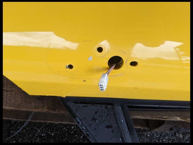 2003-2006 2008-2010 Dodge Viper SRT-10 8.3L Convertible Door Passenger RH Yellow - The Parts Farm