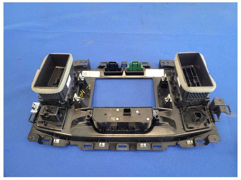 2021 Ford F150 4x4 Pickup Truck Audio Info Screen Receiver Face Plate Vent 2547 - The Parts Farm