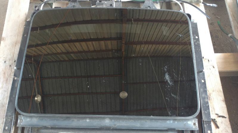 2014 2015 Chevy Camaro Front Center Roof Console Sunroof Garage Door Toggles NTO - The Parts Farm