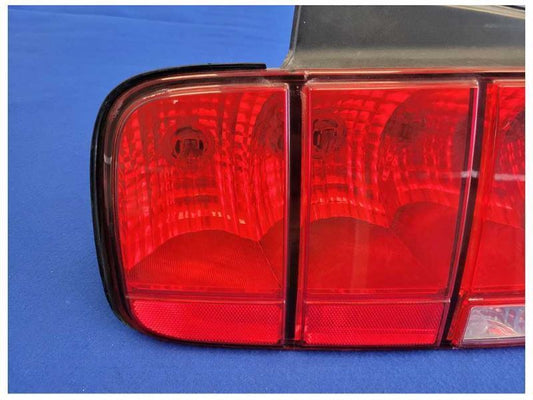 2005-2009 Ford Mustang GT 4.6L Passenger RH Rear Tail Light Brake Lens Lamp 2583
