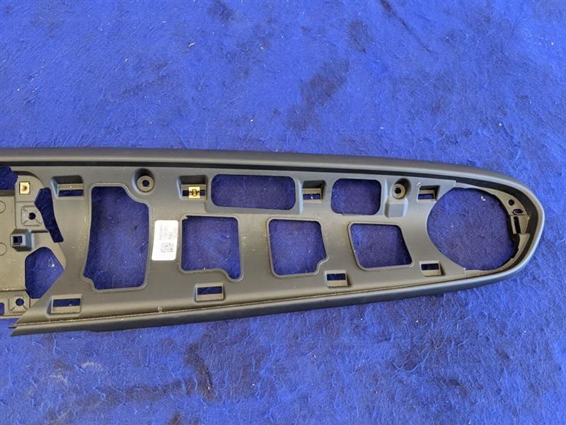 2016-2019 Chevrolet Camaro ZL1 SS Dash Panel Shell Head-up Display Opt UV6 - The Parts Farm