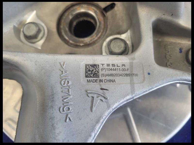 2017-2021 Tesla Model 3 Standard Plus Driver Left Rear Spindle Knuckle Hub - The Parts Farm