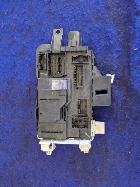 2011-2012 Ford Mustang GT Fuse Box Power Distribution Engine Bay Harness
