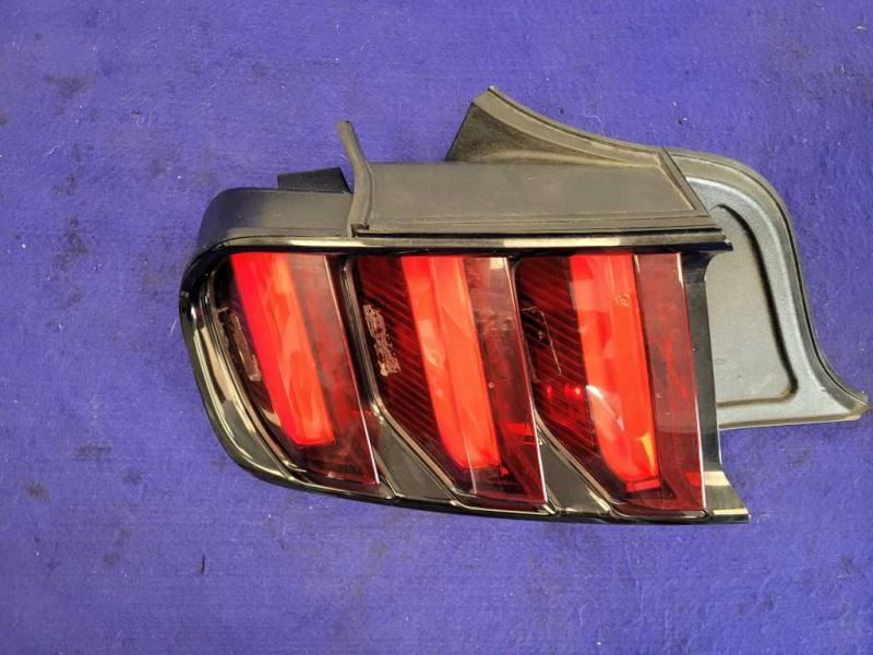 2015-2017 Ford Mustang GT S550 Driver Left LH Taillight Lamp Brake Cracked Top - The Parts Farm