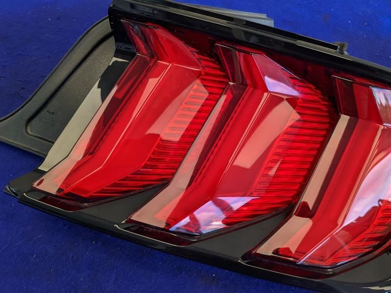 2018-2023 Ford Mustang GT S550 Passenger Right Taillight Lamp Brake Lens OEM - The Parts Farm