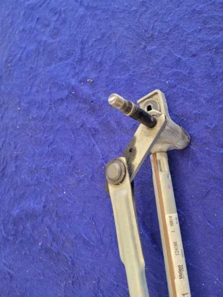 2014-2017 Chevrolet SS 6.2L Sedan Windshield Wiper Linkage Motor 2372