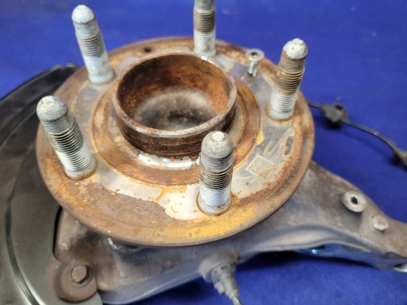 2016-2020 Cadillac CTS V 6.2 LT4 Sedan Front Passenger Right Spindle Knuckle - The Parts Farm