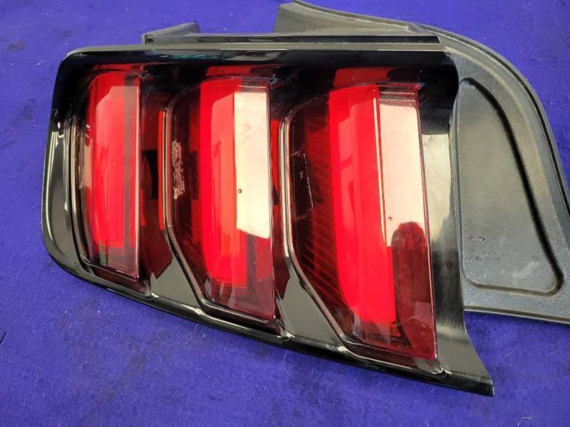2015-2017 Ford Mustang GT S550 Driver Left LH Taillight Lamp Brake Cracked Top - The Parts Farm