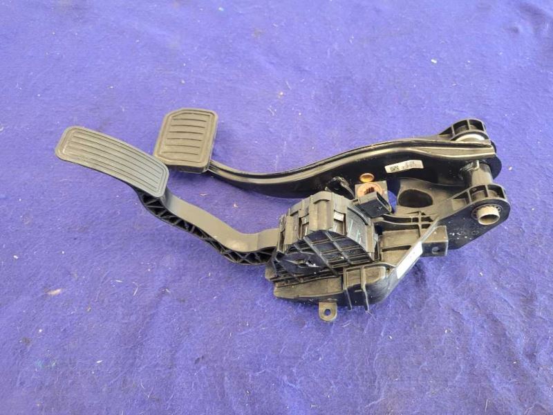 2017 2018 2019 2020 Tesla Model 3 Standard Accelerator Gas Pedal Box Cage - The Parts Farm