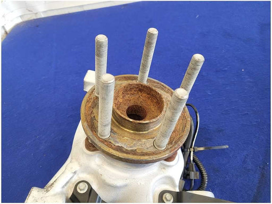 20152020 Ford Mustang Shelby GT350 5.2 Passenger Front Spindle Knuckle Hub 2419