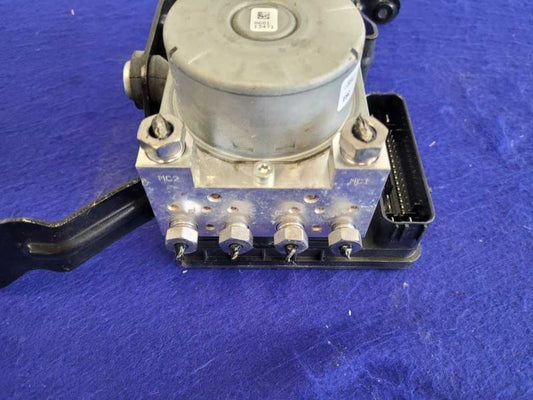 2015-2017 Ford Mustang GT S550 ABS Anti-Lock Brake System Module 2233