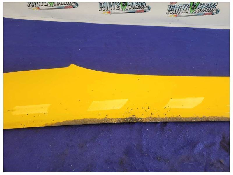 2003-2006 Chevrolet SSR Pickup Truck Passenger Lower Rocker Molding Yellow 2426 - The Parts Farm