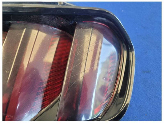 2015-2017 Ford Mustang GT Passenger RH Rear Taillight Lamp Light Tint Scuff 2586