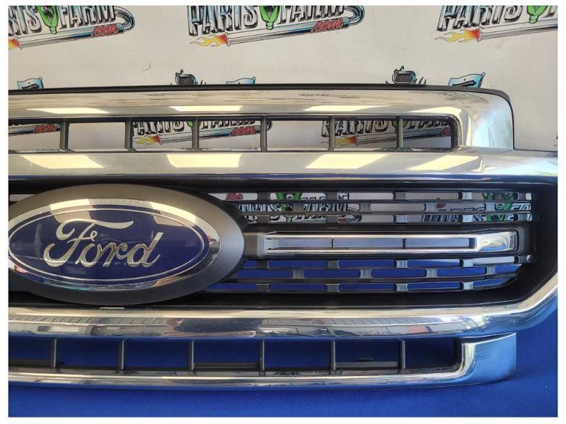 2022 Ford F250 Super Duty Pickup Truck Front Upper Grill *Broke Tabs* 2557 - The Parts Farm