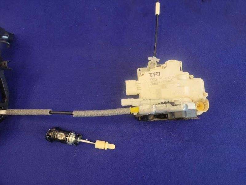 2017 Porsche 911 Turbo 991 Driver Coupe Inner Door Latch 2421 - The Parts Farm