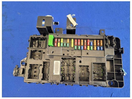 2015 Ford Mustang GT S550 Front Body Control Module Fuse Box Engine 2551