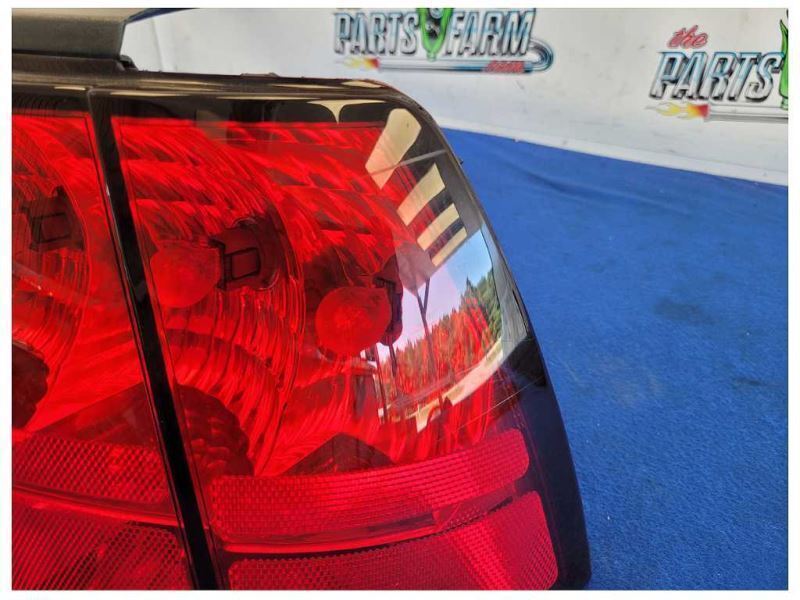 1999-2004 Ford Mustang GT Passenger RH Rear Taillight Lamp Light 2589 - The Parts Farm