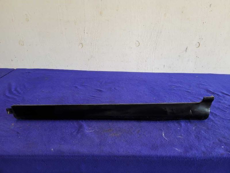 1999-2004 Ford Lightning F150 SVT Pickup Truck Driver Lower Rocker Molding 1906 - The Parts Farm