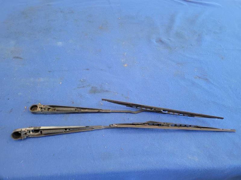 1994-1995 Ford Mustang GT 5.0L Front Arms Blades Windshield Wiper 2454 - The Parts Farm