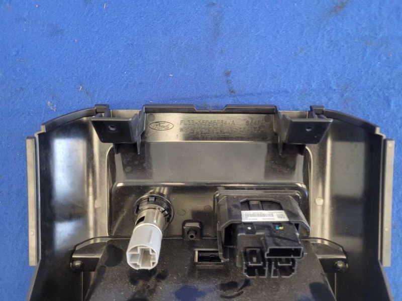 2015-2017 Ford F150 4x4 Pickup Truck USB Port Charger Connector 2444 - The Parts Farm