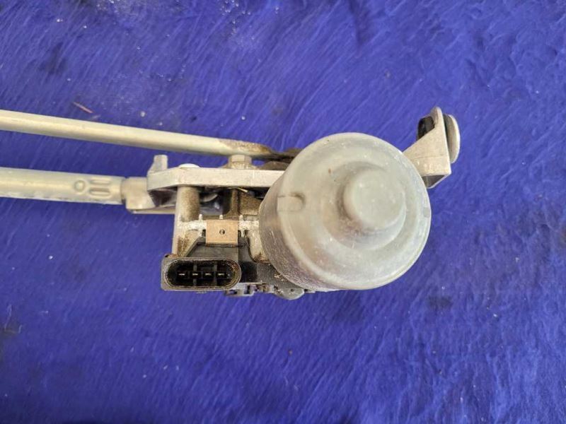 2014 Audi R8 V10 Plus Coupe Driver Left Windshield Wiper Motor Coupe 2136 - The Parts Farm