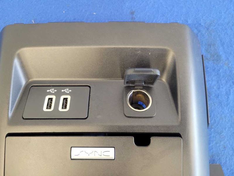 2015-2017 Ford F150 4x4 Pickup Truck USB Port Charger Connector 2444 - The Parts Farm