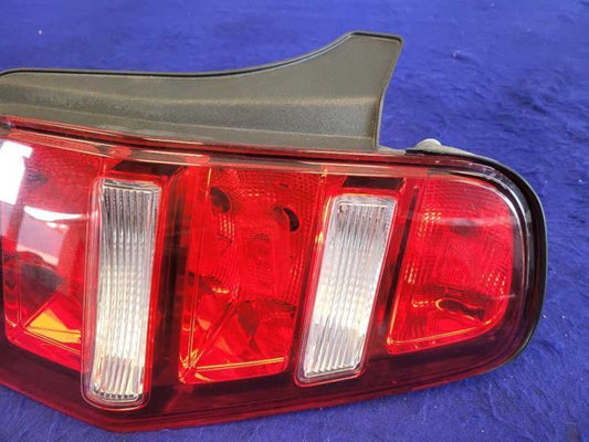 2010-2012 Ford Mustang GT Passenger Rear Taillight Brake Lens Red Taillight 1512