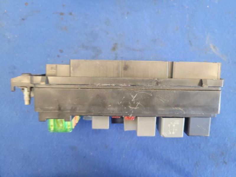 2000-2002 Chevrolet Corvette Z06 FRC C5 Fuse Box Engine Compartment Power 2066 - The Parts Farm