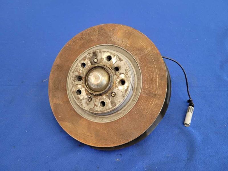2001-2006 BMW M3 Convertible Passenger Front Spindle Knuckle Hub 2448 - The Parts Farm
