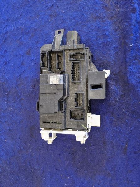 2011-2012 Ford Mustang GT Fuse Box Power Distribution Engine Bay Harness - The Parts Farm