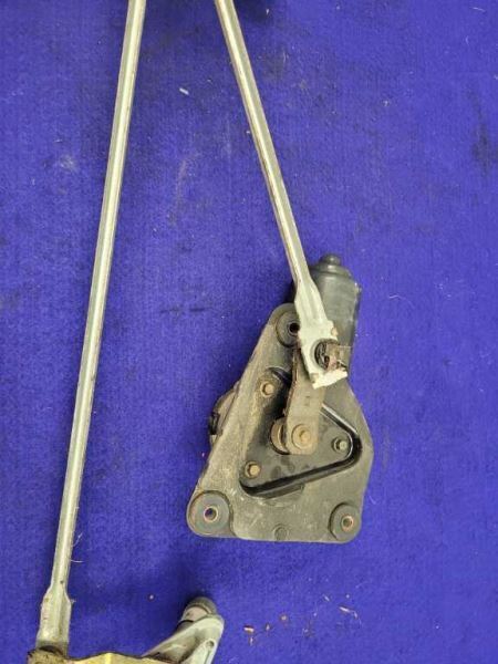 1994-1995 Ford Mustang Cobra GT Motor Linkage Wiper Windshield Arm - The Parts Farm