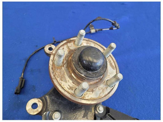 2018-2023 Ford Mustang GT S550 PP1 Passenger RH Front Spindle Knuckle Hub 2587