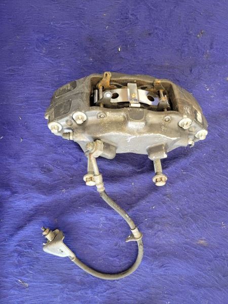 2010-2015 Chevrolet Camaro SS Front Driver Left Brake Caliper Opt L99 Brembo - The Parts Farm