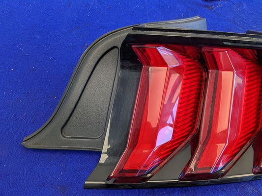 2018-2023 Ford Mustang GT S550 Passenger Right Taillight Lamp Brake Lens OEM