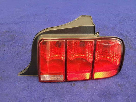 2005-2009 Ford Mustang GT 4.6L Passenger RH Rear Tail Light Brake Lens Lamp 2422