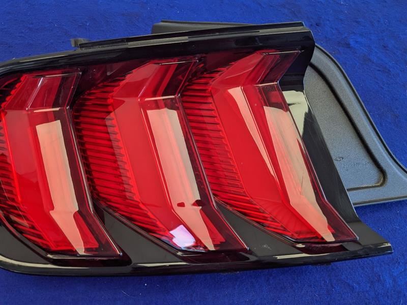 2018-2023 Ford Mustang GT S550 Passenger Right Tail Light Lamp Brake Lens OEM - The Parts Farm