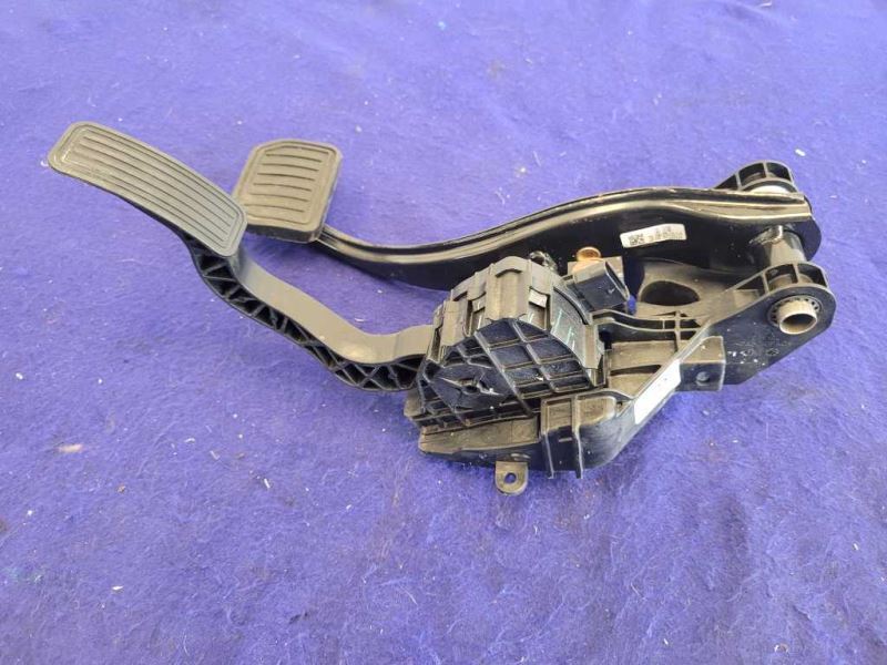 2017 2018 2019 2020 Tesla Model 3 Standard Accelerator Gas Pedal Box Cage - The Parts Farm