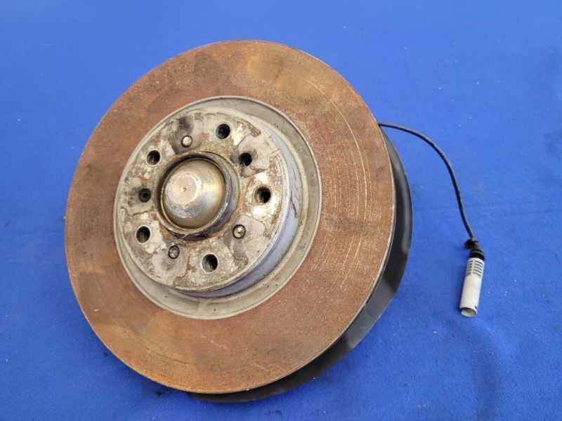 2001-2006 BMW M3 Convertible Passenger Front Spindle Knuckle Hub 2448 - The Parts Farm