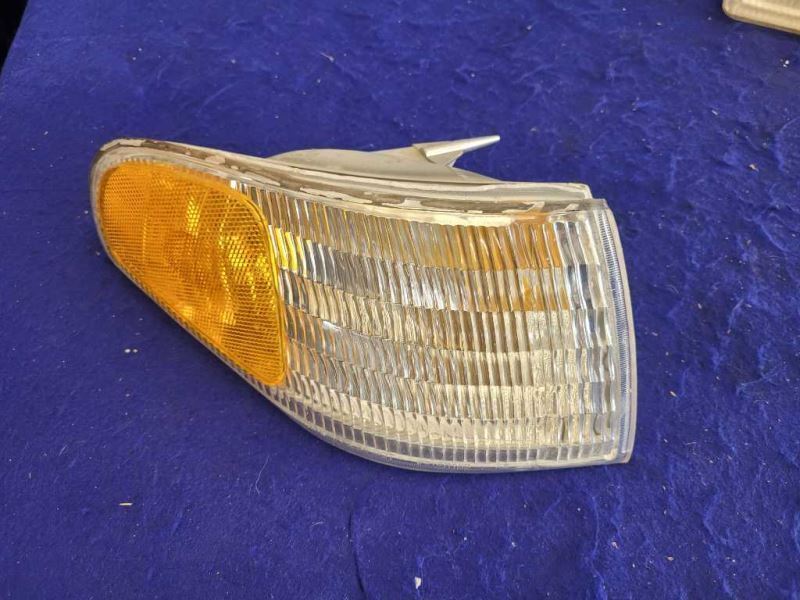 1996-1998 Ford Mustang Cobra GT Front Passenger Turn Signal Marker Light 2402 - The Parts Farm