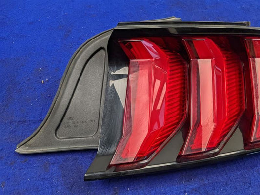 2018-2023 Ford Mustang GT S550 Passenger Right Taillight Lamp Brake Lens OEM