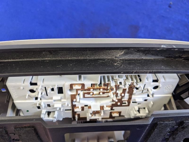 2010-2015 Chevrolet Camaro SS Coupe Roof Console With Sunroof Overhead Buttons - The Parts Farm