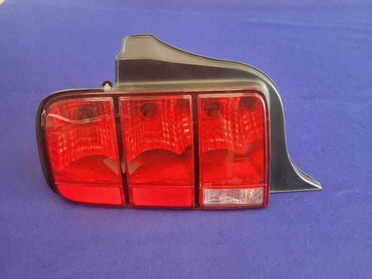 2005-2009 Ford Mustang GT GT500 Driver Left Taillight Rear Lamp Brake 2410
