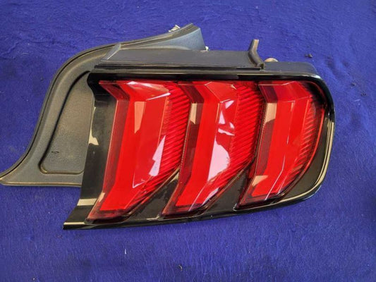 2018-2023 Ford Mustang GT S550 Passenger Right Taillight Lamp Brake Lens 2339
