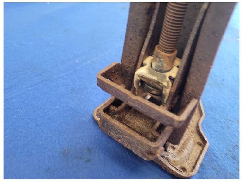 2004-2006 Porsche Cayenne Turbo 4.5L Jack Emergency Lift Scissor Step 2137 - The Parts Farm