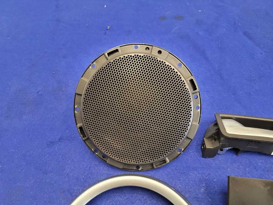 20102014 Ford Mustang GT500 GT V6 Coupe Driver Door Panel Parts 2827