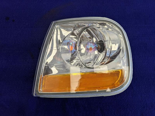 2001-2004 Ford F150 Pickup Truck Driver Left Headlight Corner Park Front Bumper