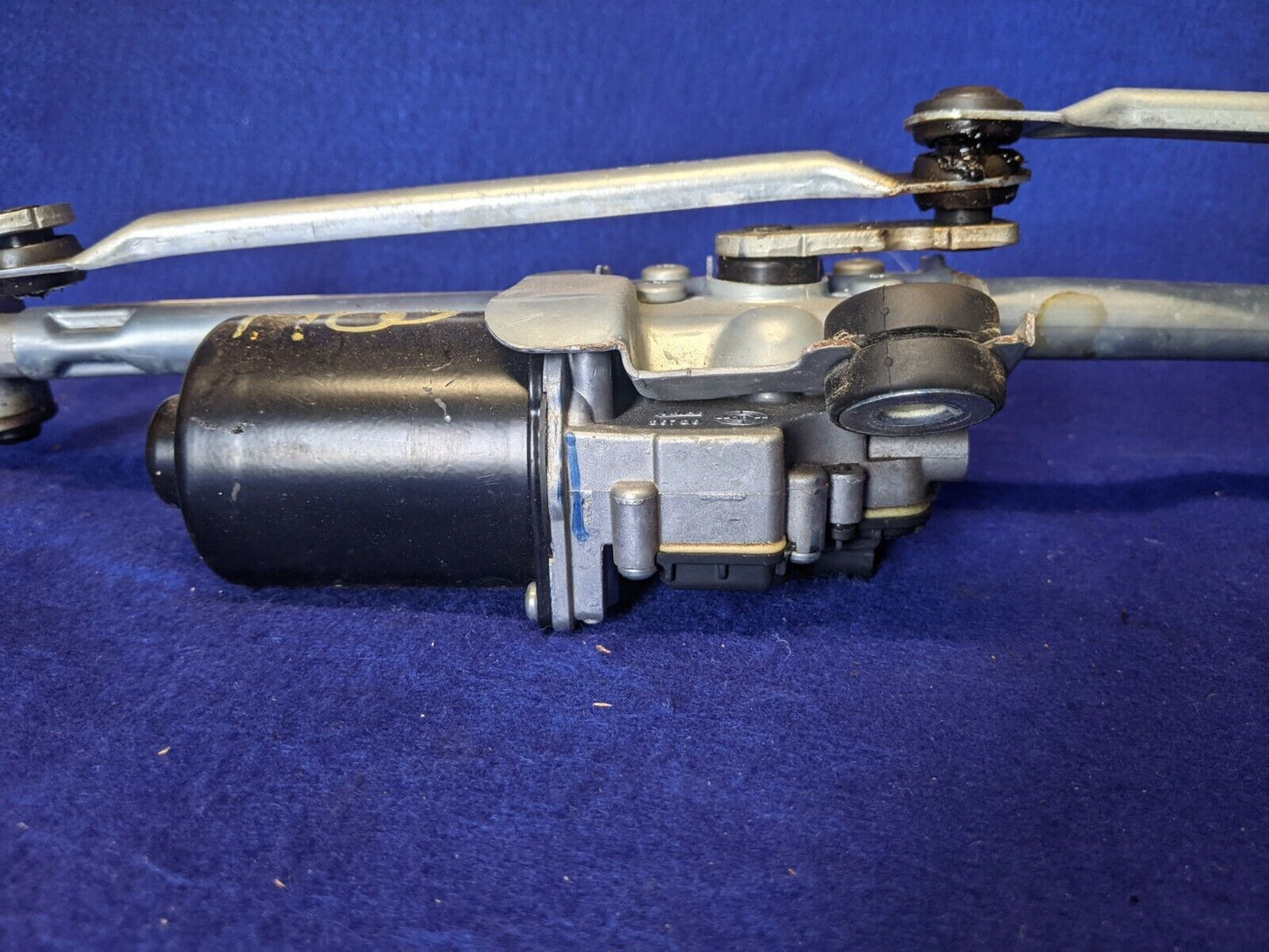 2015-2017 Ford Mustang GT S550 Windshield Wiper Motor Linkage Transmission Arm - The Parts Farm