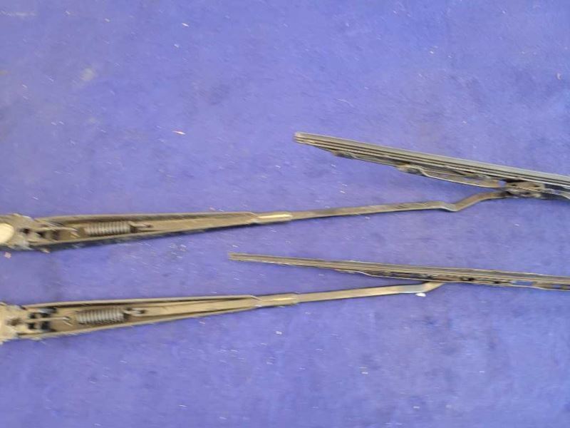 1999-2004 Ford Mustang Cobra SVT DOHC 4.6L Windshield Wiper Arm Blade Wipe 2276 - The Parts Farm