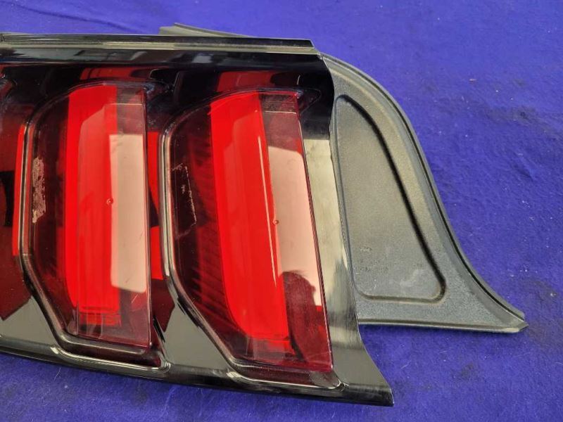 2015-2017 Ford Mustang GT S550 Driver Left LH Taillight Lamp Brake Cracked Top - The Parts Farm